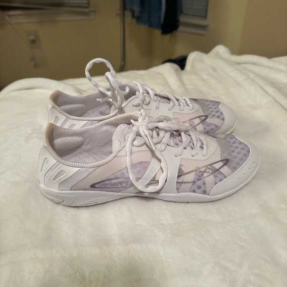 New Nfinity Vengence Cheer Shoes - Picture 1 of 4